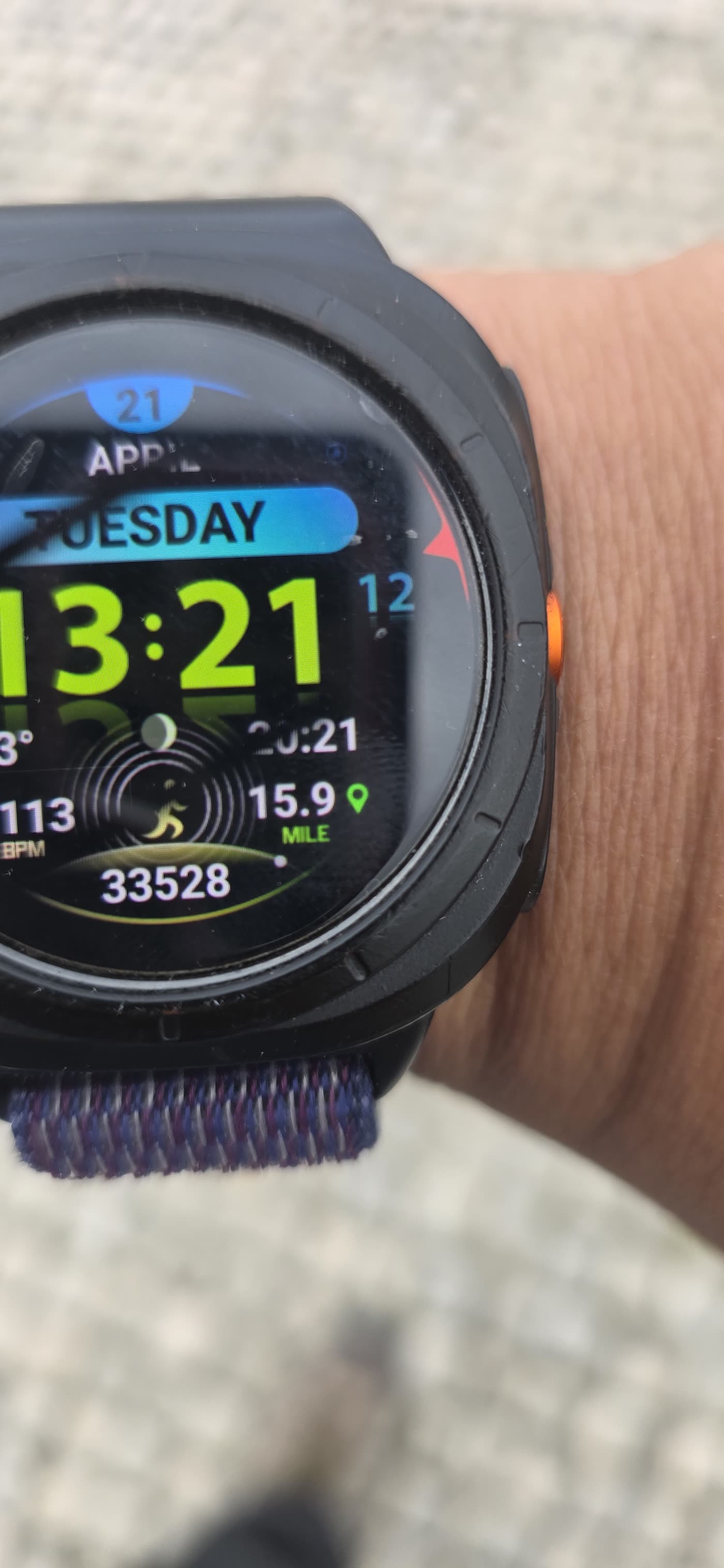 Watch showing 33,528 steps and 15.9 miles